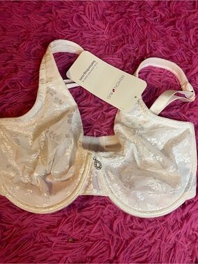 Fashion Bug white Lace Underwire Bra with Decorative Charm